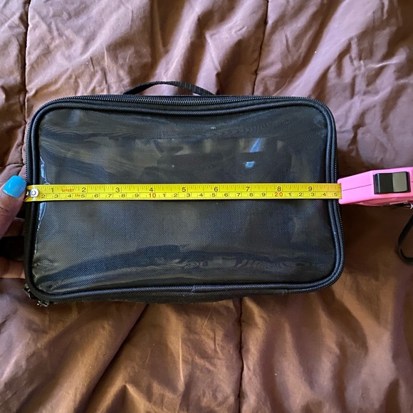 Black travel/make-up case. Great condition - Picture 7 of 7